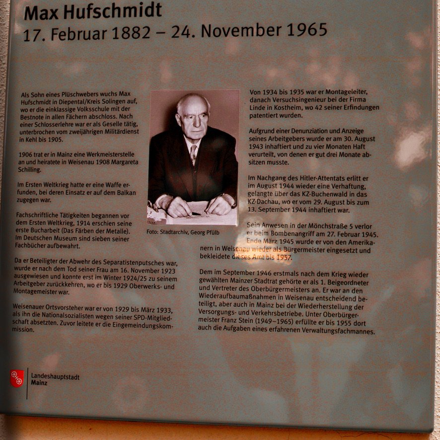 Gedenktafel für Max Hufschmidt (1882–1965) mit Foto und Lebenslauf
